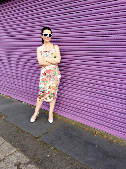 This floral Dress combined with white pumps gives a modern vibe!